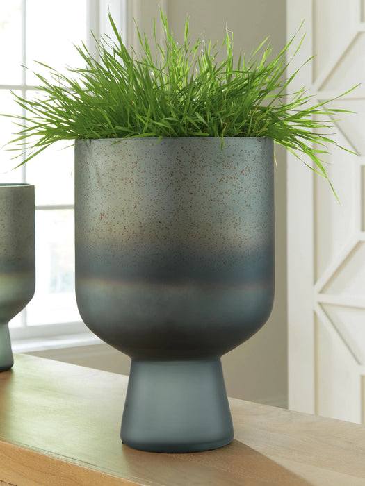 Pennmore Vase - Massey's Furniture Barn (Watertown, NY) 