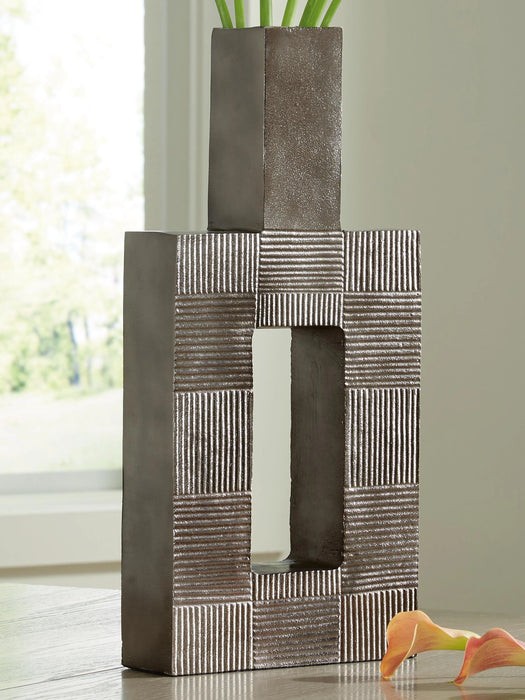 Wrengrove Vase - Massey's Furniture Barn (Watertown, NY) 
