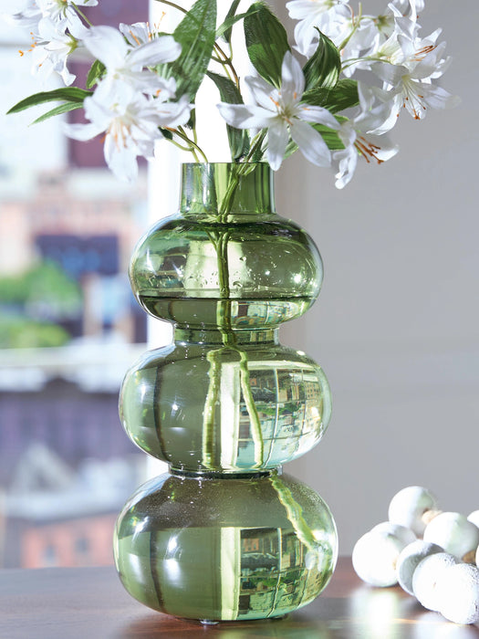 Renethorne Vase - Massey's Furniture Barn (Watertown, NY) 