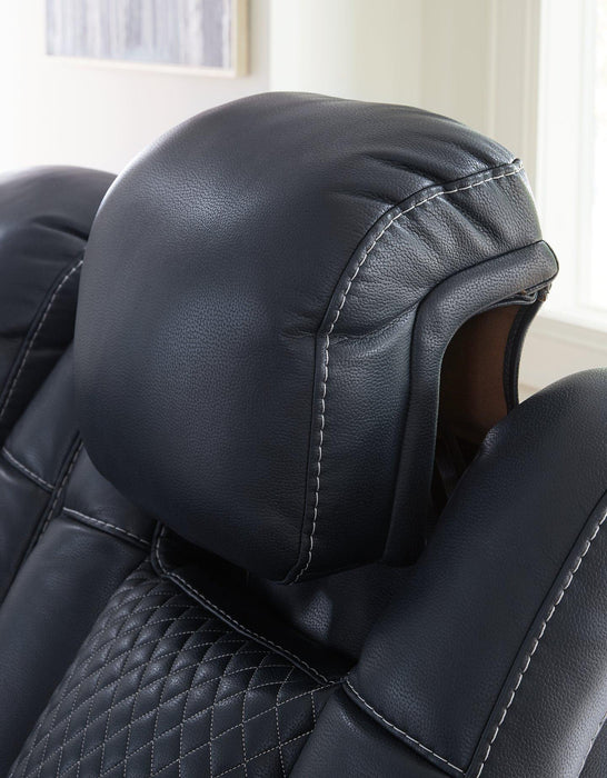 Fyne-Dyme Power Recliner - Massey's Furniture Barn (Watertown, NY) 
